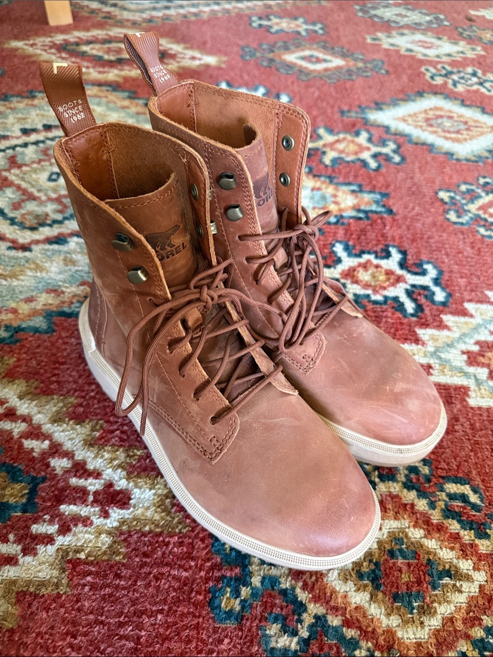 Sorel hi-line women’s lace up boots 6.5
Never worn